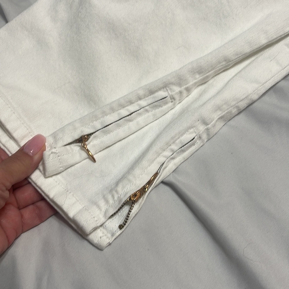 Cache Mid Rise White Jean Capris - Picture 4 of 13